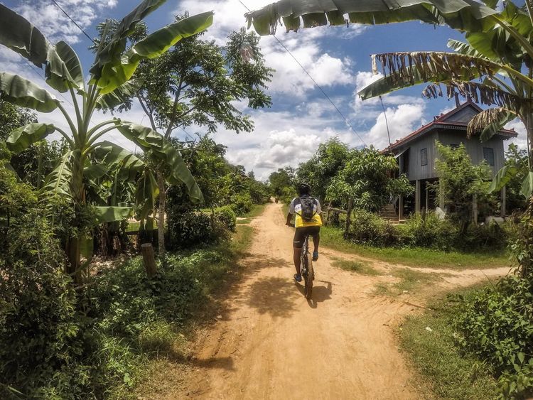CAMBODIA – Vietnam Border – Cycling From Vietnam to the Active Cambodian Capital 3d2n